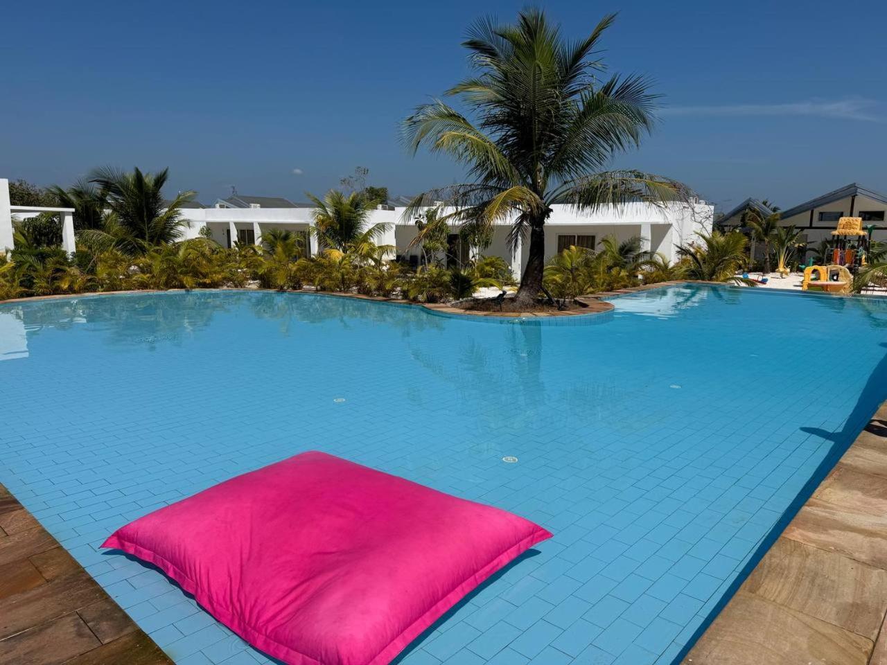 You&Me Resort Pagoda Beach Esterno foto