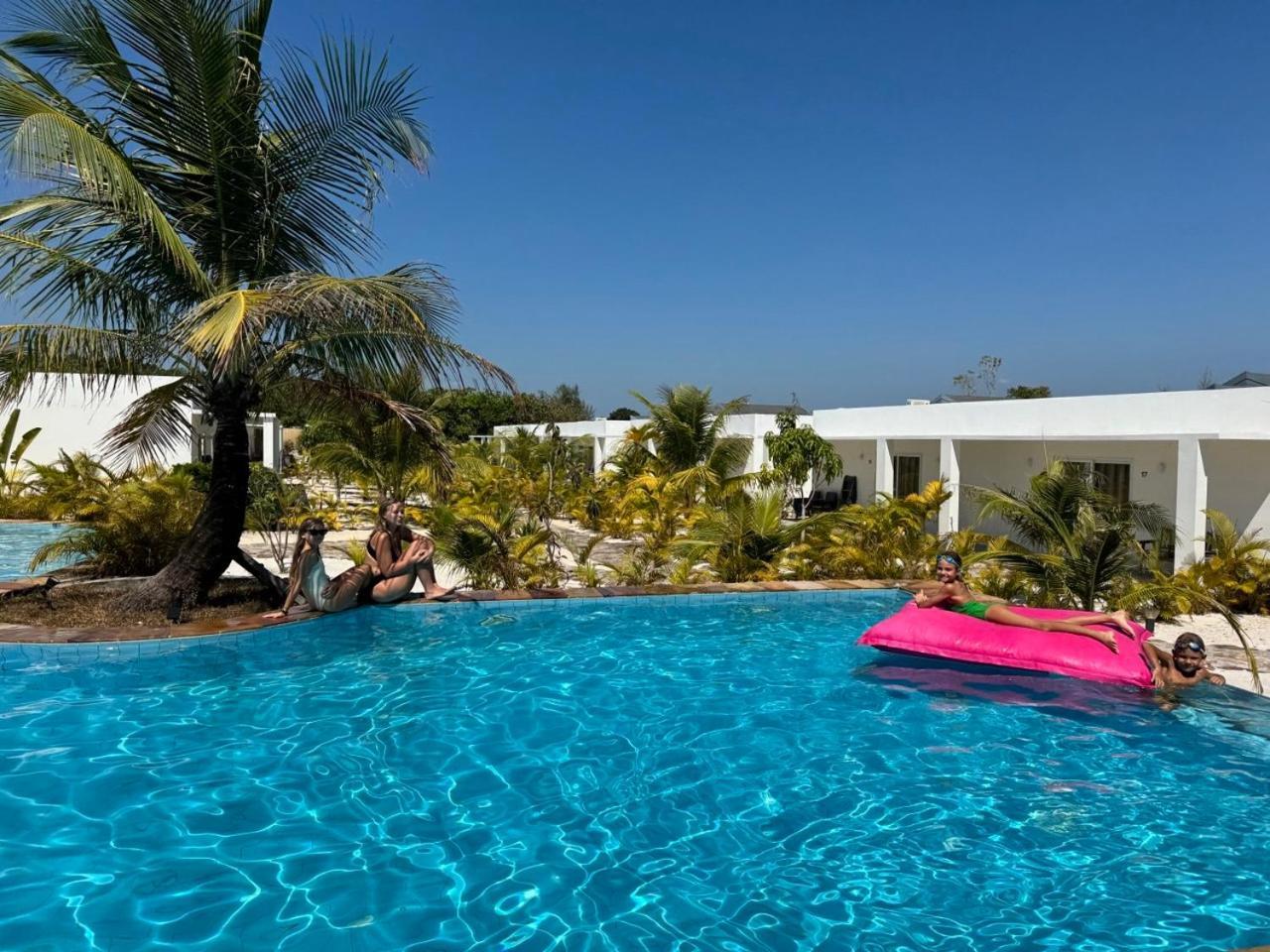 You&Me Resort Pagoda Beach Esterno foto